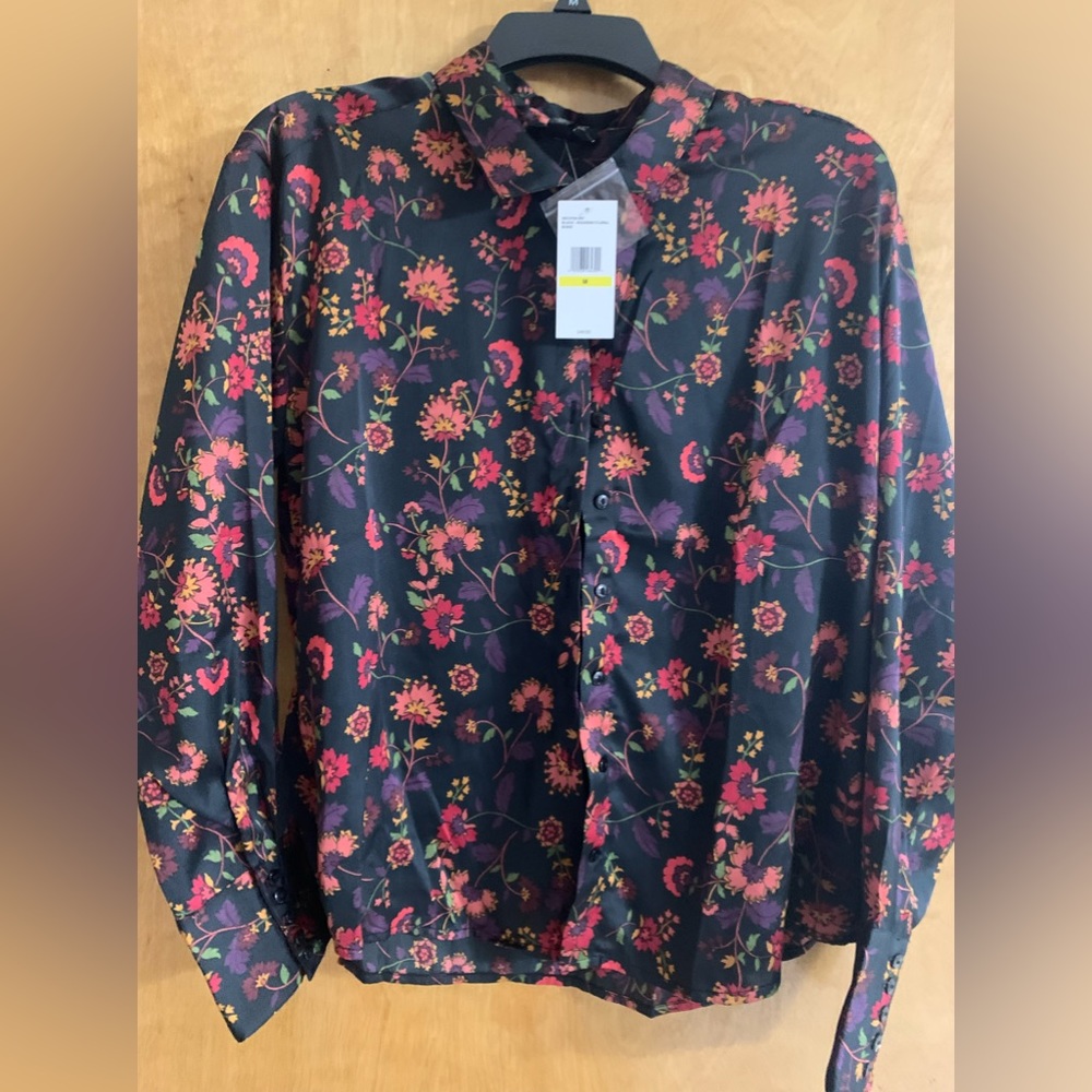 Jessica Simpson shirt. ⭐️